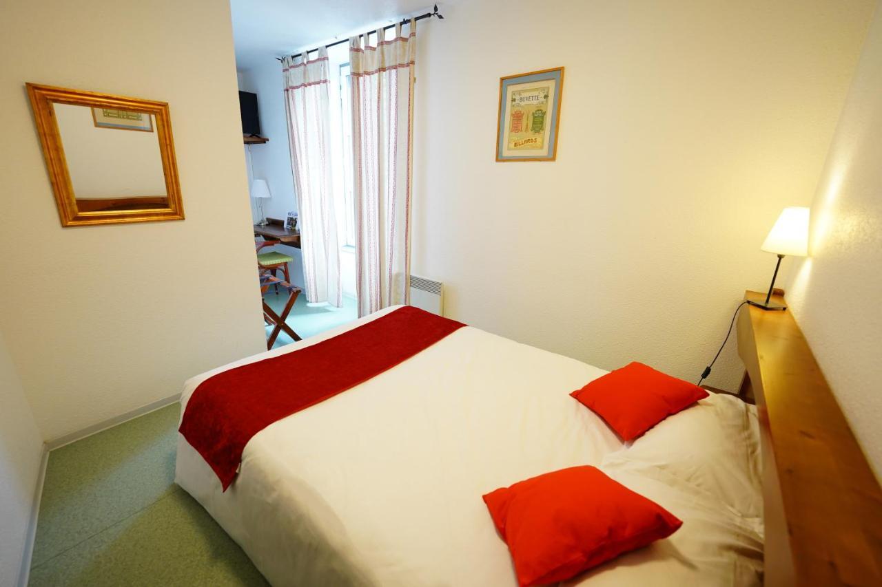 Logis Hotel Le Relais Des Remparts Allanche Exterior foto