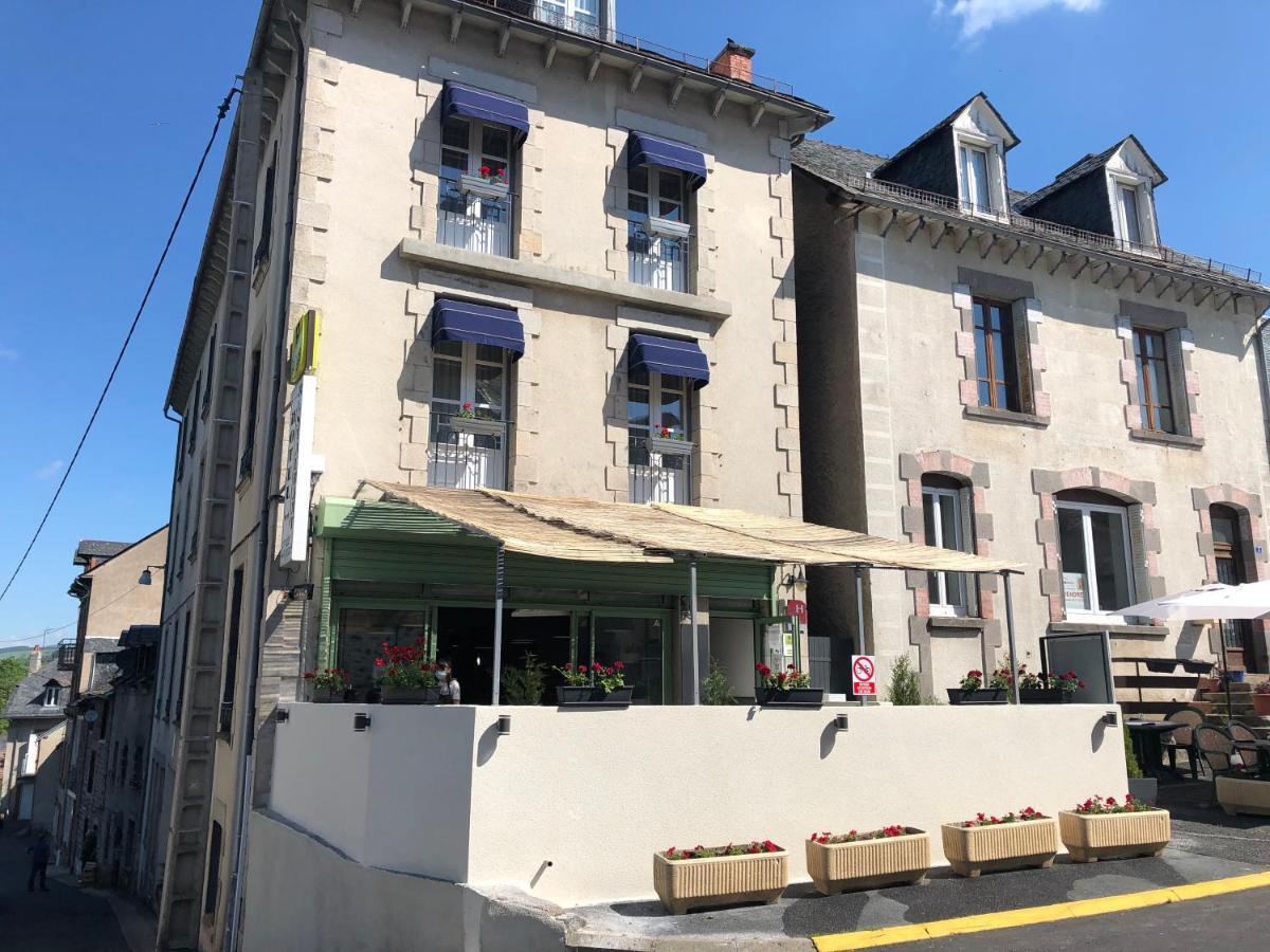 Logis Hotel Le Relais Des Remparts Allanche Exterior foto
